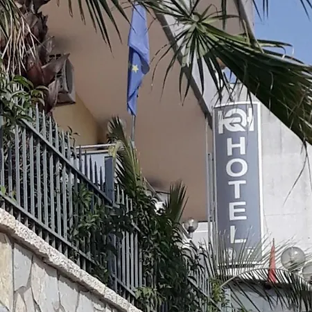 Ξενοδοχείο Qiqi 2*