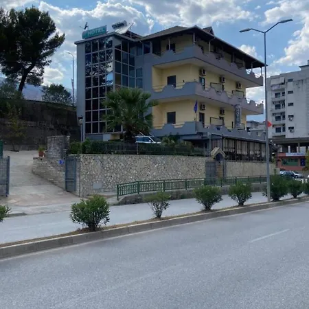 호텔 Qiqi Gjirokastër