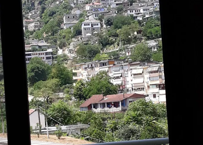 Qiqi Hotel Gjirokastër