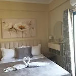 Qiqi Hotel
