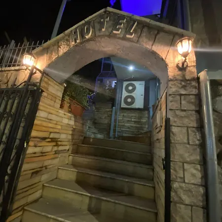 Qiqi Hotel Gjirokastër