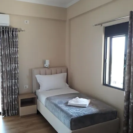 Qiqi Hotel