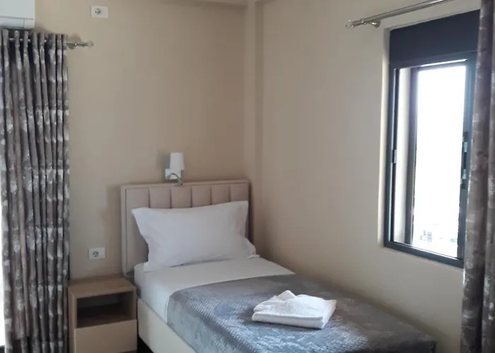 Qiqi Hotel