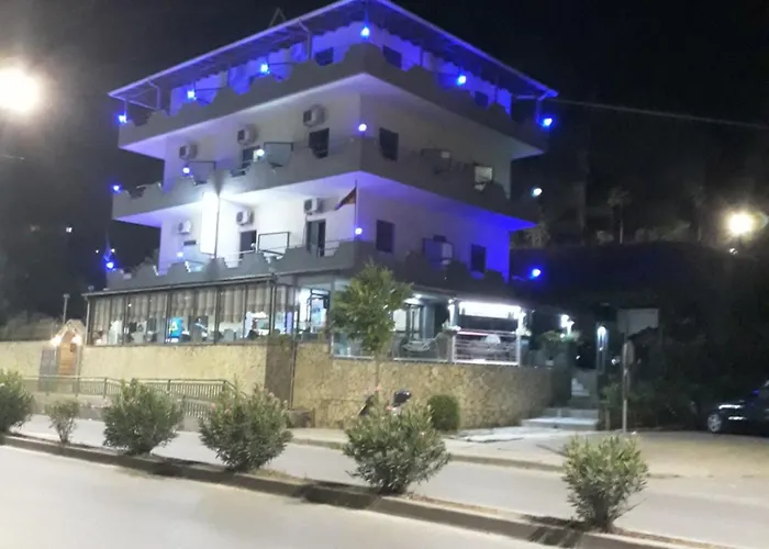 Qiqi Hotel Gjirokastër